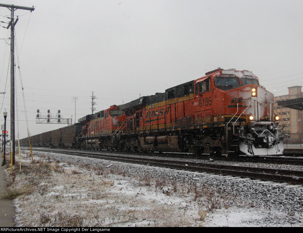 BNSF 6186